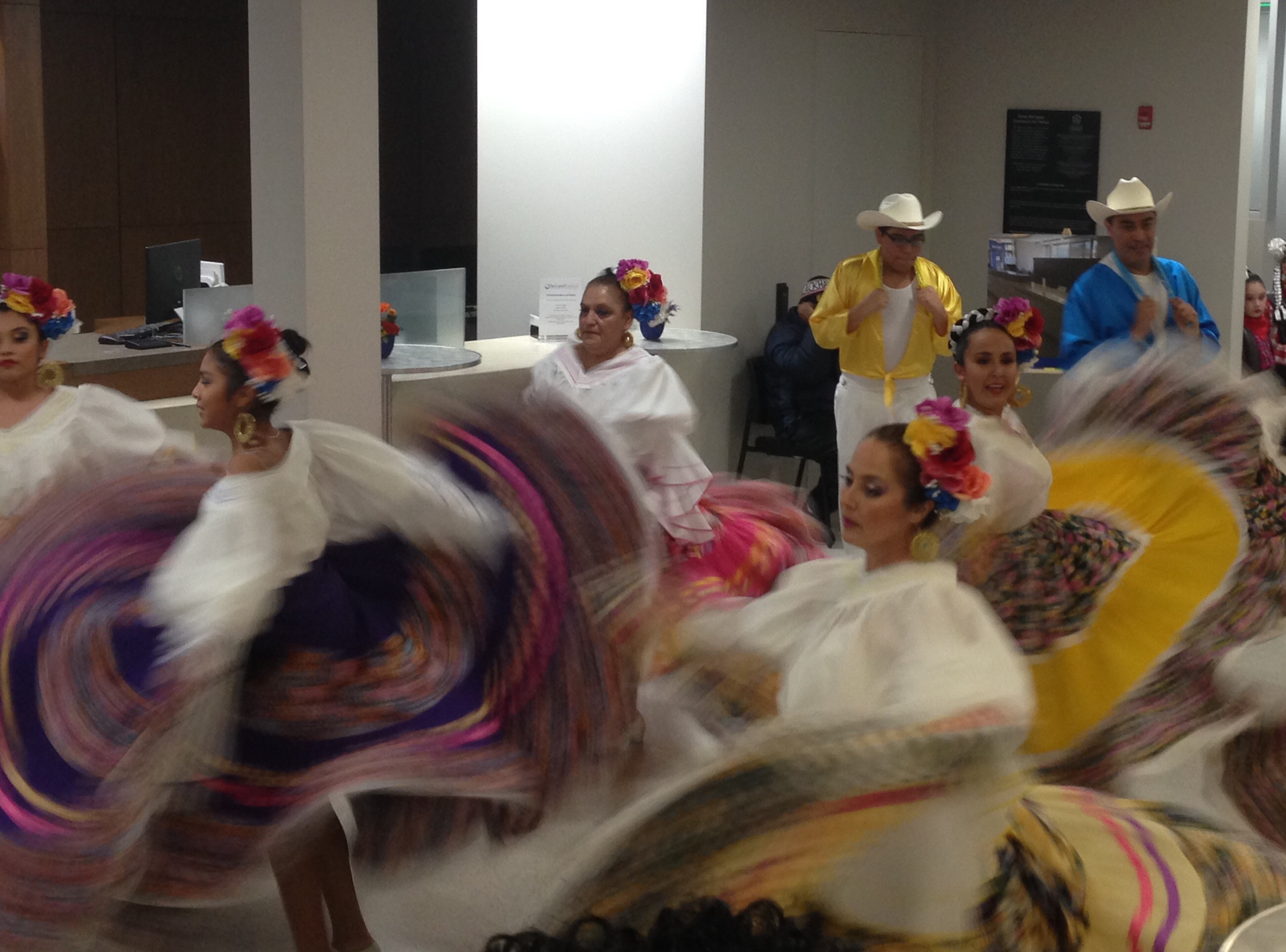 folklorico dancers